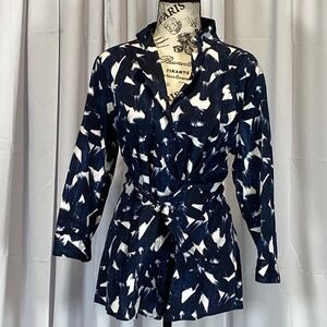 1517. Nic and Zoe Navy Blue & White Blouse EUC Size Large
